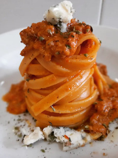 Una foto de Tagliatelle con ragú de secreto y salsa de gorgonzola