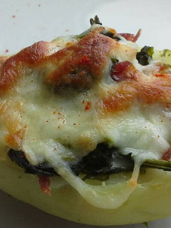 Una foto de Patatas rellenas de lacón con grelos