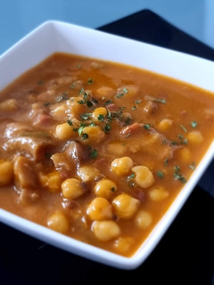 Una foto de Garbanzos con manitas (Nota 9)