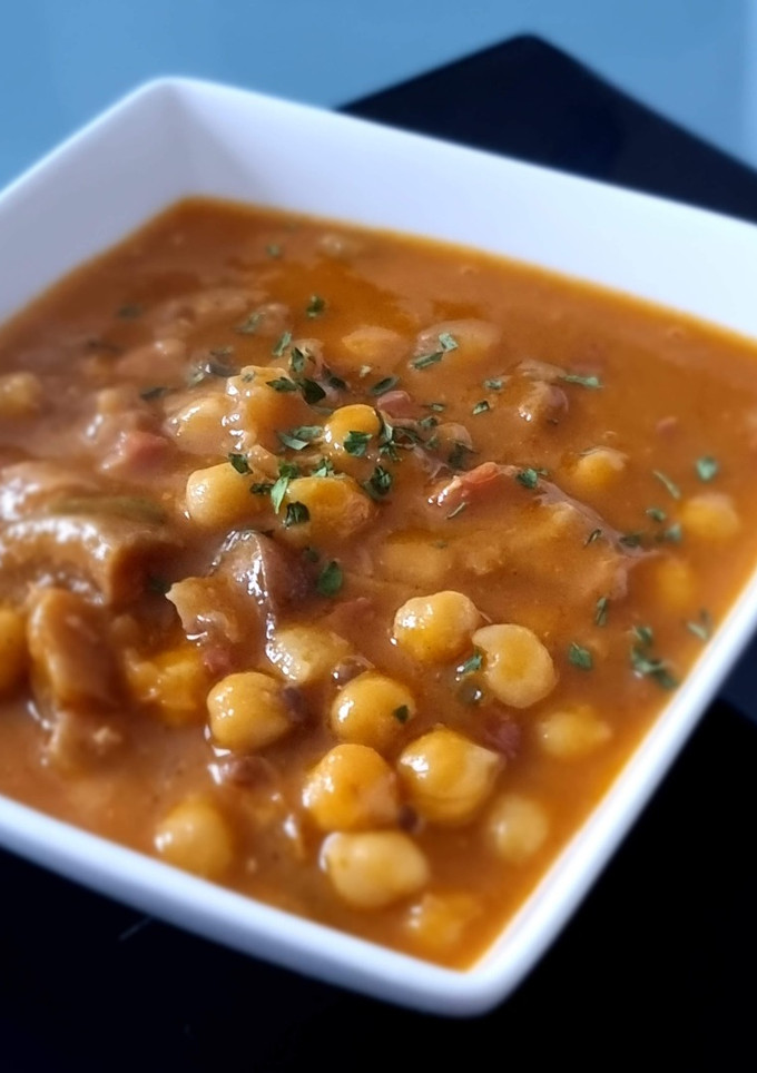 Una foto de Garbanzos con manitas (Nota 9)