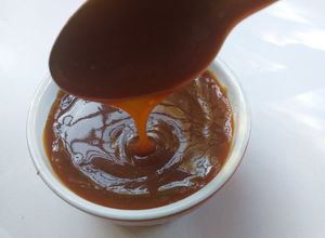 صورة لوصفة صلصة الكراميل لتزيين وحشو حلوياتكم || Sauce caramel 🍮