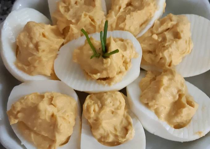 Huevos rellenos (Ideal para hacer con los niños!) Receta de Gaby Cook &  Love 🍇- Cookpad