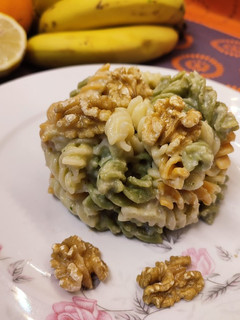 Una foto de Pasta al pesto de calabacín y nueces