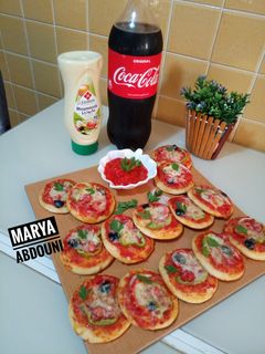 صورة لوصفة ميني بيتزا 🍕🍕🍹🍹