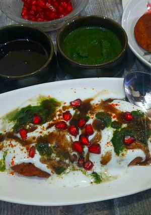 A picture of Aloo tikki chaat.