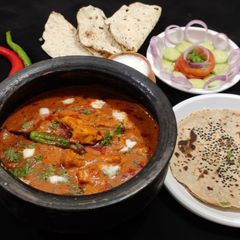 A picture of Handi Paneer Korma.