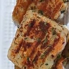 Without Oil Potato Chess Cutlet and Mint Tomato Coriander Chutney A picture of Without Oil Potato Chess Cutlet and Mint Tomato Coriander Chutney.