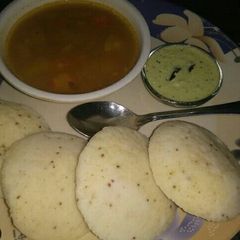 A picture of Instant suji idli.