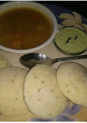 A picture of Instant suji idli.