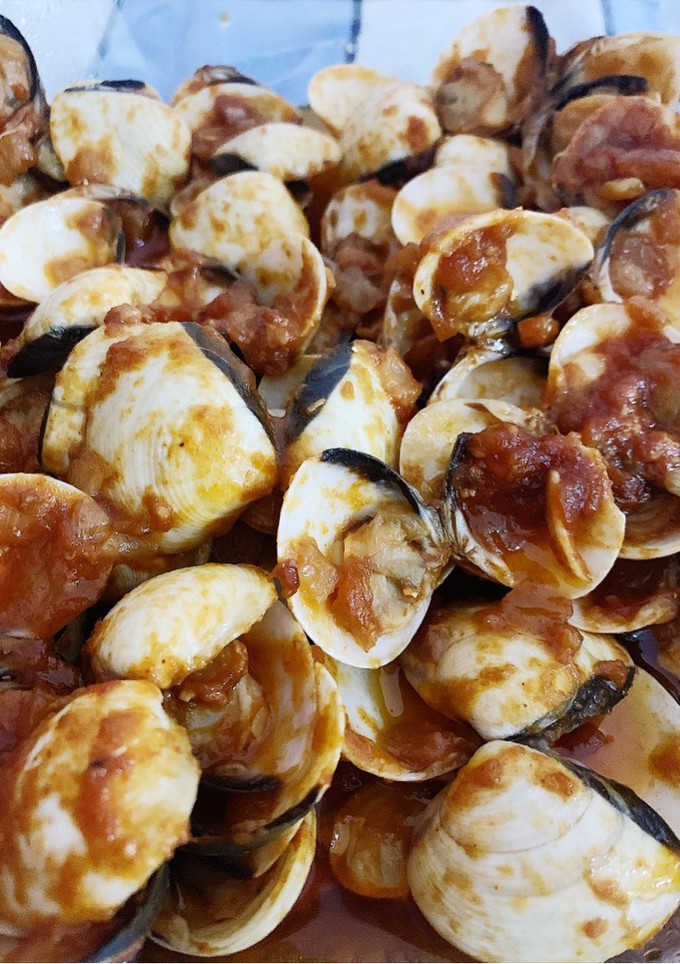 Una foto de Almejas con salsa picante