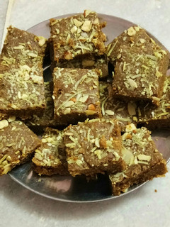 સુખડી (Sukhadi Recipe In Gujarati) રેસીપી મુખ્ય ફોટો