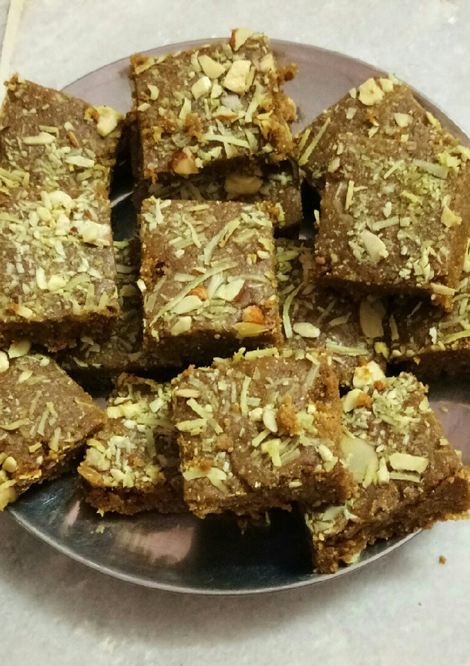 સુખડી (Sukhadi Recipe In Gujarati) રેસીપી મુખ્ય ફોટો