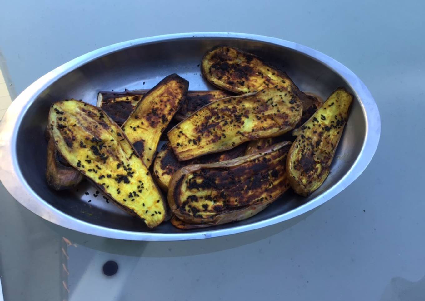 Aubergines graffiti marinées grillées curry nigelle