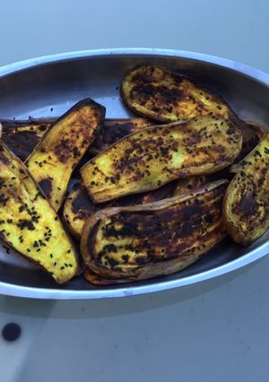Une photo de Aubergines graffiti marinées grillées curry nigelle