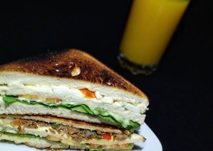 Egg and beef sandwich