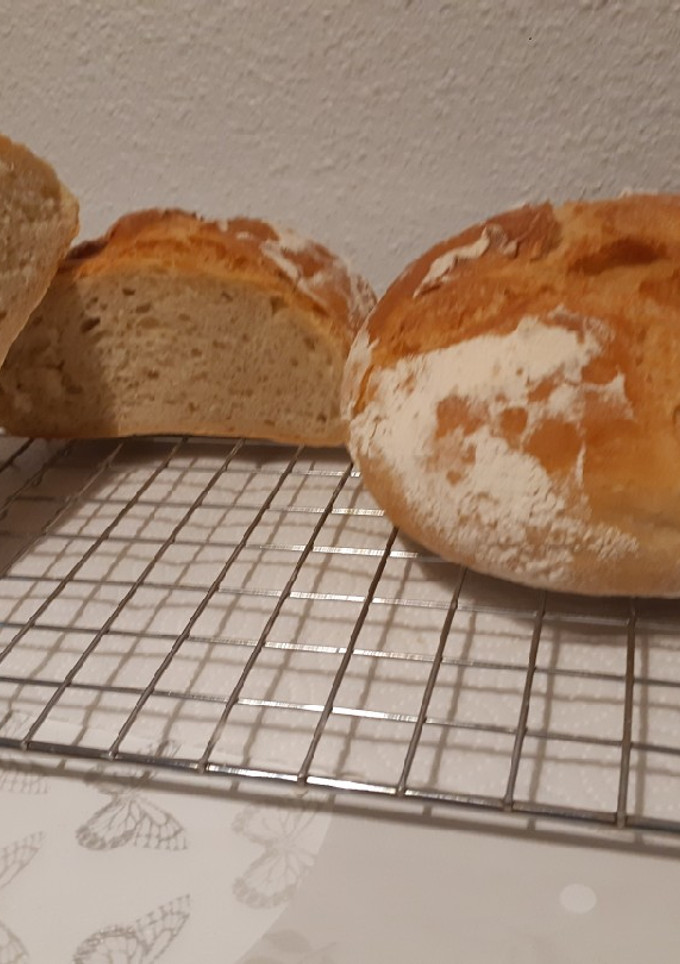 Una foto de Pan casero crocante. Muy bueno!!!!