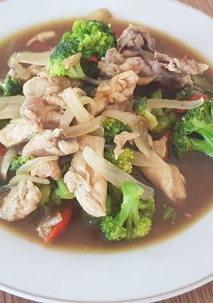 Foto resep Cah Brokoli Ayam Saus Tiram