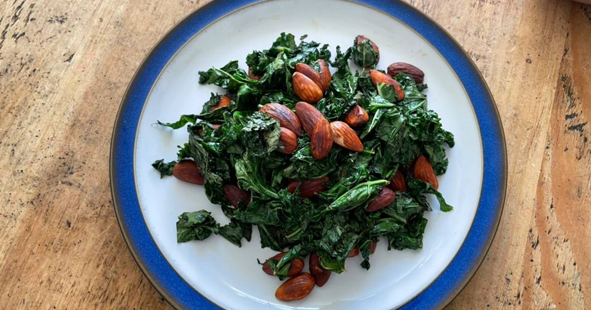 Pan fried kale with toasted almonds Recipe by Sam Meadley Cookpad