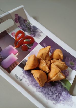 મીની ડ્રાય સમોસા (Mini Dry Samosa Recipe In Gujarati) રેસીપી મુખ્ય ફોટો