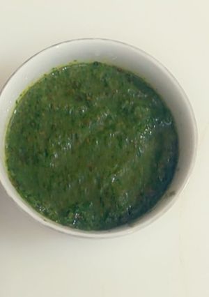 A picture of Garlic chutney.