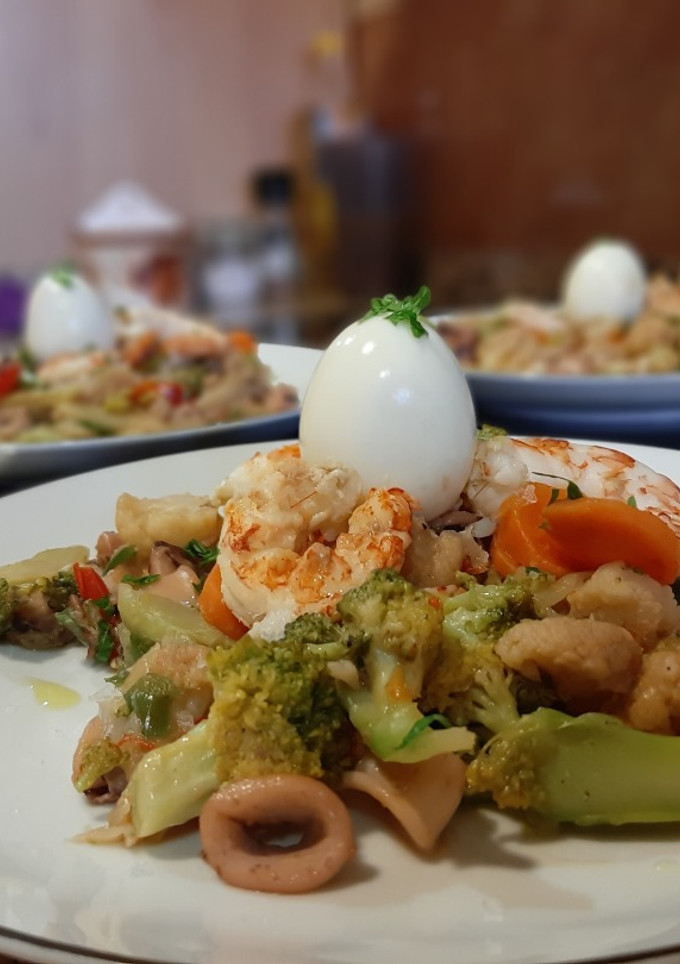 Una foto de Wok de Verduras con Marisco