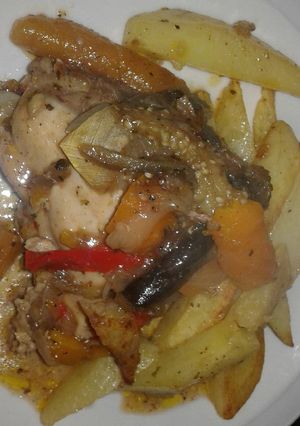 Una foto de Pollo con papas