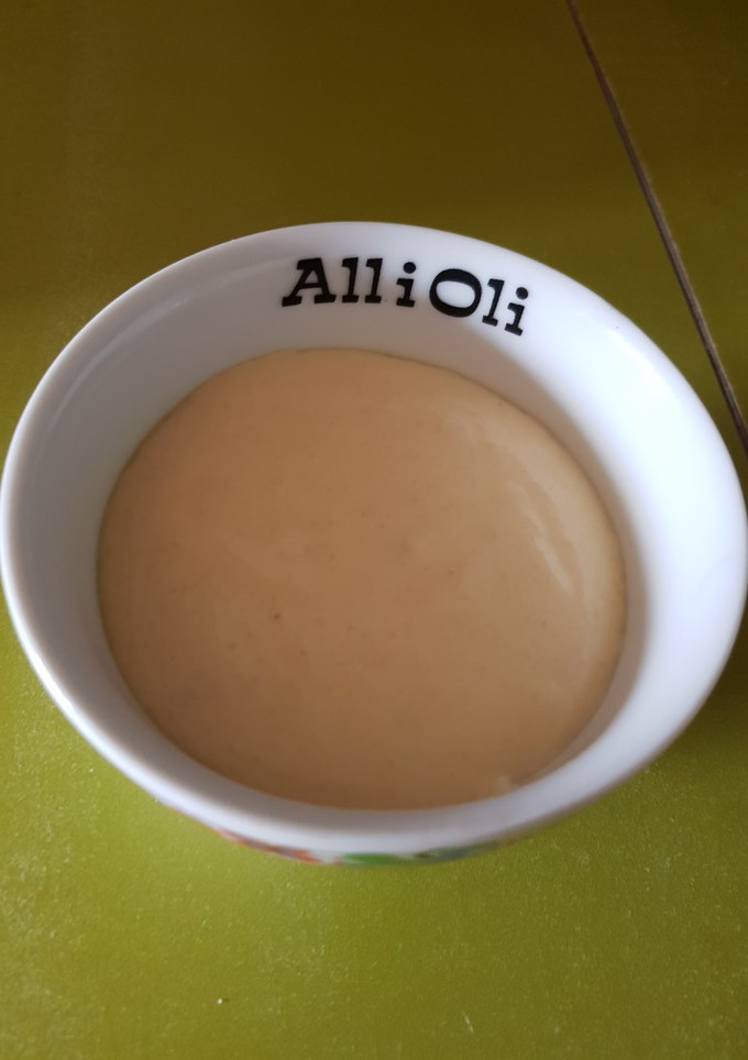 Una foto de Alioli de almendra