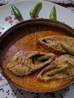 সর্ষে-পোস্ত ইলিশ (Sorshe-posto ilish recipe in bengali) রেসিপির প্রধান ছবি