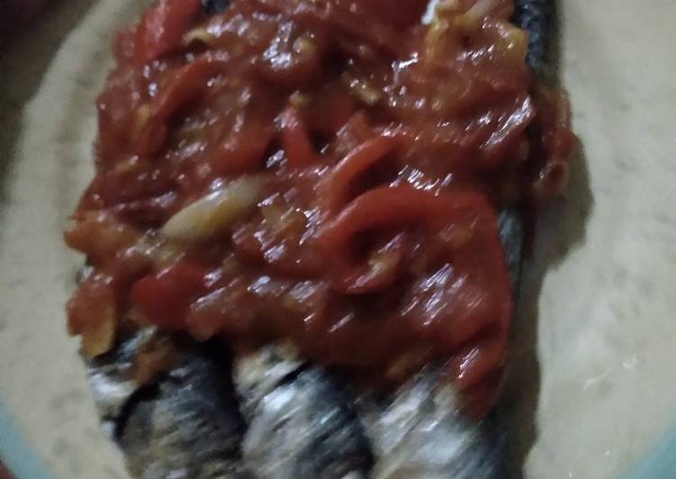 Ikan goreng sambel tomat