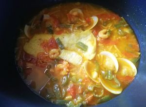 Foto principal de Sopa de merluza y almejas blancas