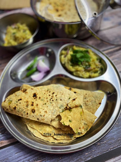 A picture of Methi Roti.