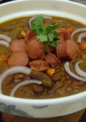 A picture of Rajma Masala with Sausages.