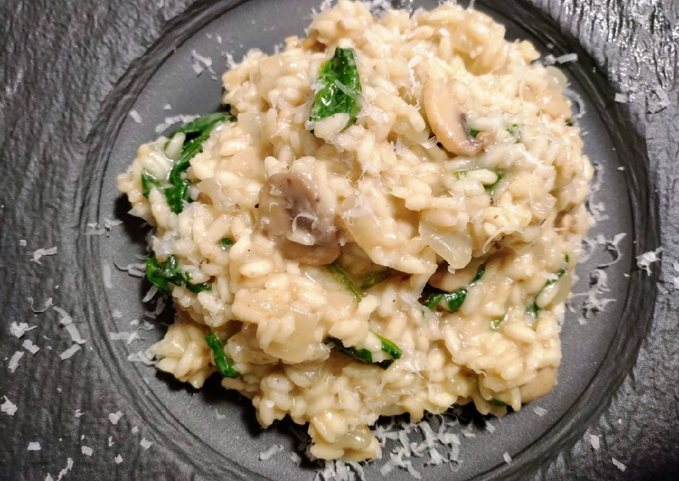 Mushroom risotto with spinach