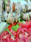 Brochetas de pollo y vegetales al horno