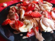 Una foto de yogur con toppings