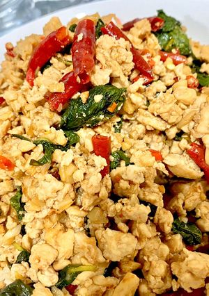 รูปของ กระเพราอกไก่ (สูตรเผ็ดร้อน)