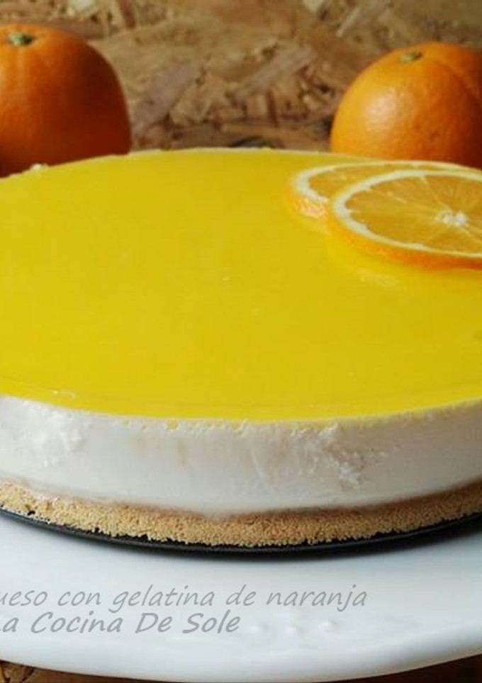 Una foto de Tarta de queso con gelatina de naranja