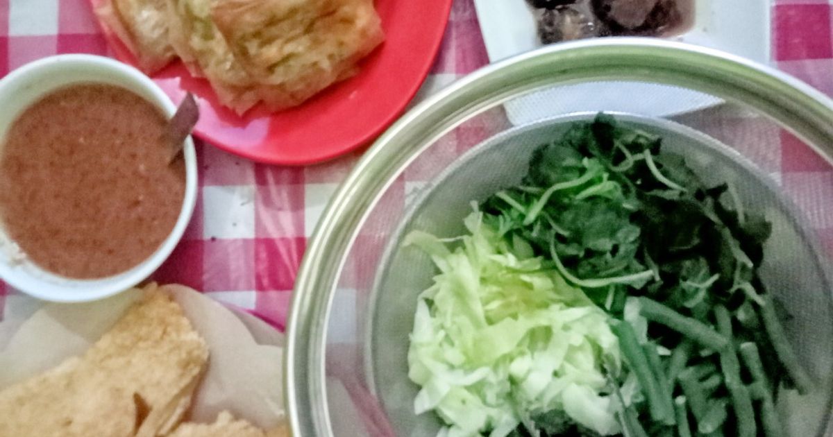 Set Menu Masakan Rumahan#4 (Pecel, Martabak Bantal/ Martabak Telur, Sate Keong Kecap, Krupuk Gendar)