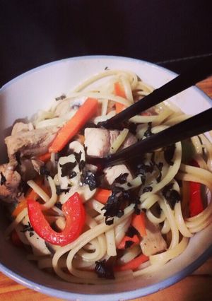 Una foto de Chow Mein de Pollo