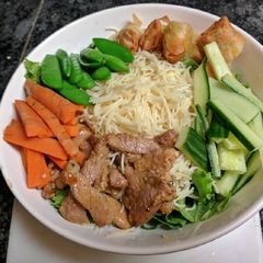 A picture of Vietnamese Noodle salad/bowl.