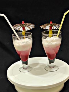 स्ट्रॉबेरी फ्लोट(stawberry float recipe in hindi) रेसिपी मुख्य फोटो