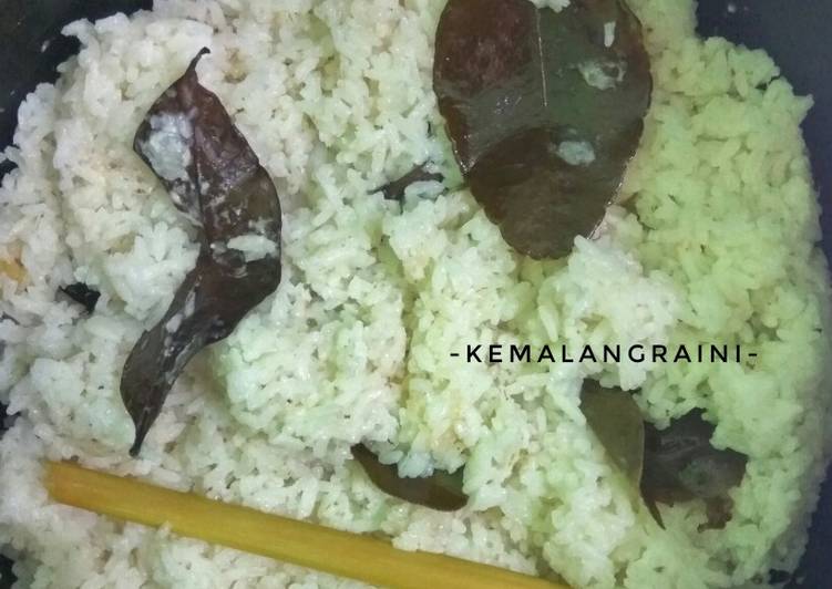 Nasi Gurih (Nasi Uduk) Rice cooker