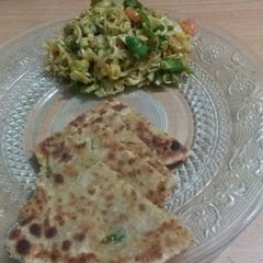 A picture of Noodle paratha.