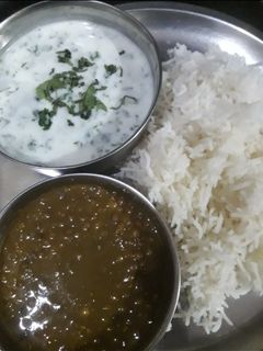बथुए का रायता रेसिपी मुख्य फोटो