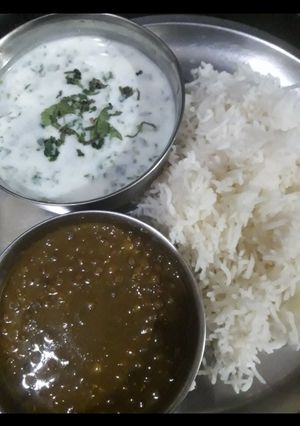 बथुए का रायता रेसिपी मुख्य फोटो