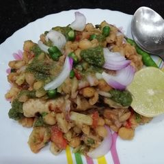 A picture of Ragda Patties.