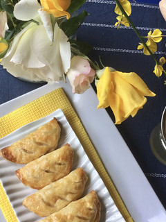 Una foto de Empanadillas de hojaldre y manzana