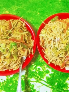 वेज नूडल्स (Veg noodles recipe in Hindi) रेसिपी मुख्य फोटो