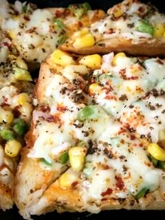 ब्रेड पिज़्ज़ा(bread pizza recipe in hindi) रेसिपी मुख्य फोटो