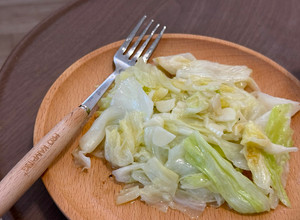 簡單的美味|脆甜有勁 蒜香炒高麗菜 的食譜成品照片